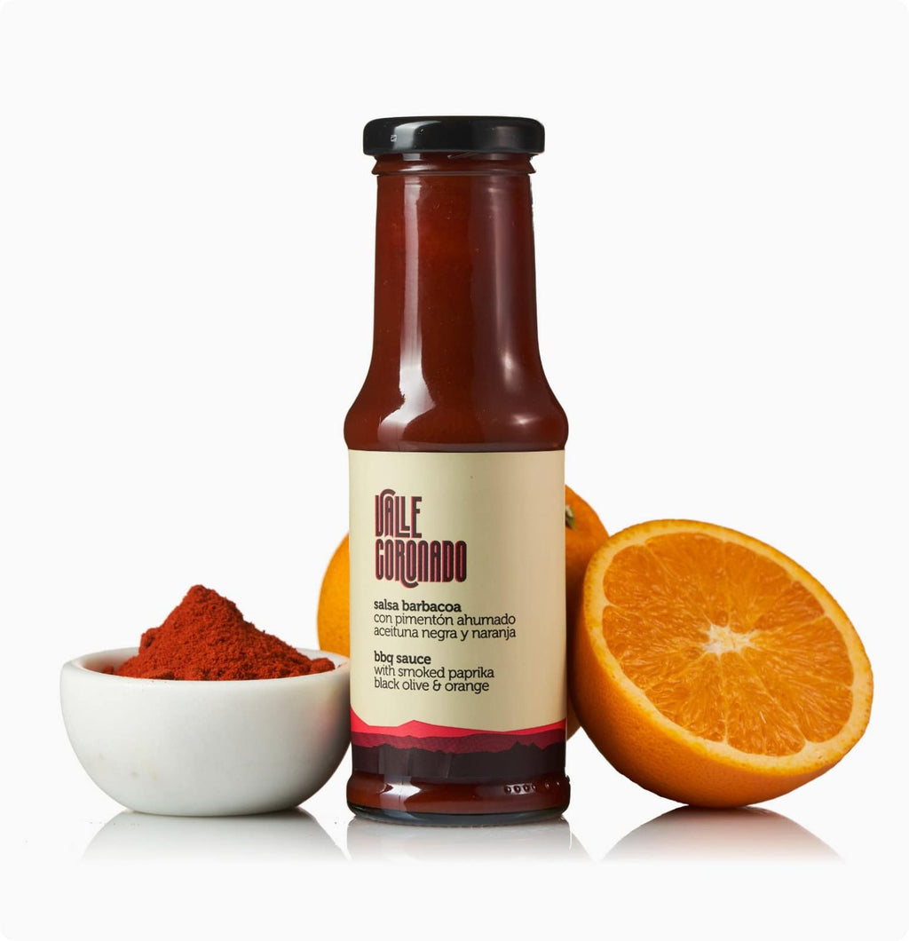Salsa barbacoa con pimentón , aceituna negra y naranja
